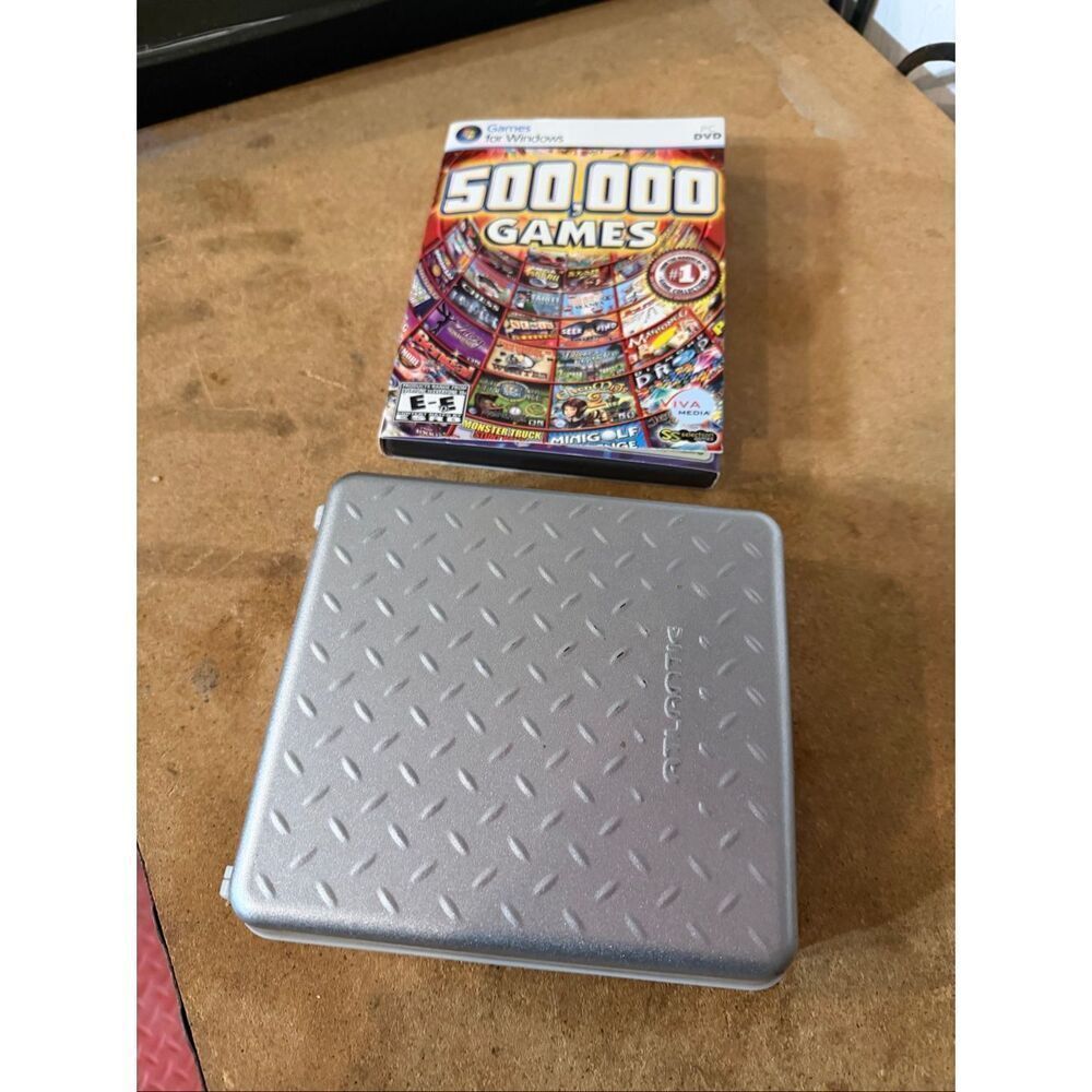 Bundle of about 10 Computer Games and awesome CD/DVD case!